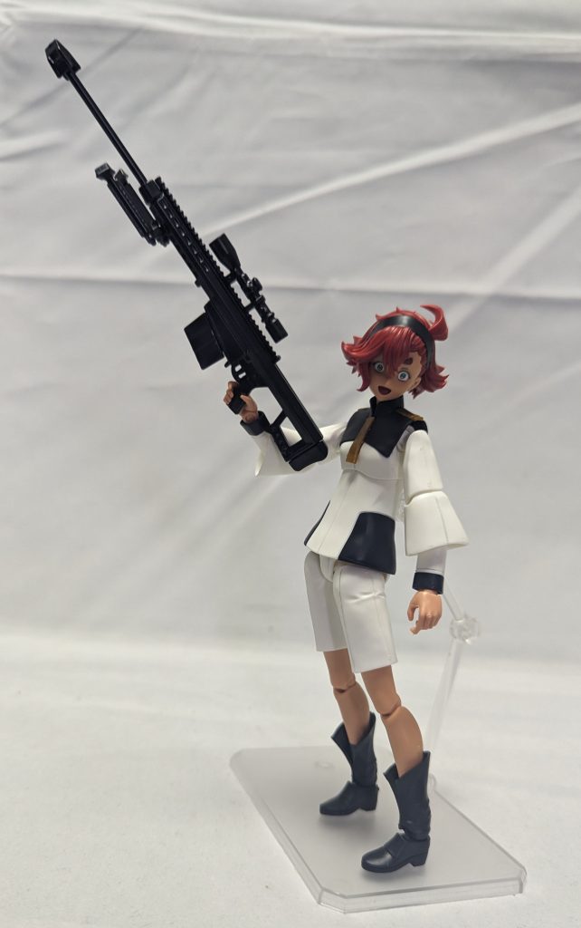 サイズはかなりデカくてこうみると100円で販売されてるとは思えないボリュームです、見た目派手なので持ち手の改造は必須ですがこれならMＳに持たせても良いかもですね。