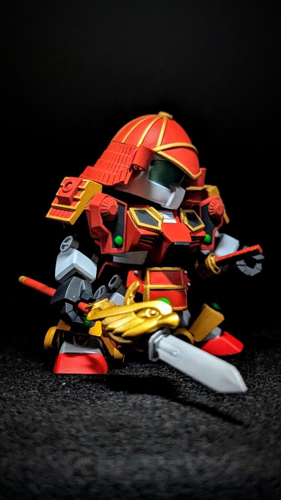 迦楼羅は武者頑駄無の薙刀の持ち手に、ストライク劉備の炎凰つけてそれっぽく作りました。実際こんな刃元が大きい槍なんてないですがSDなのでね(笑)