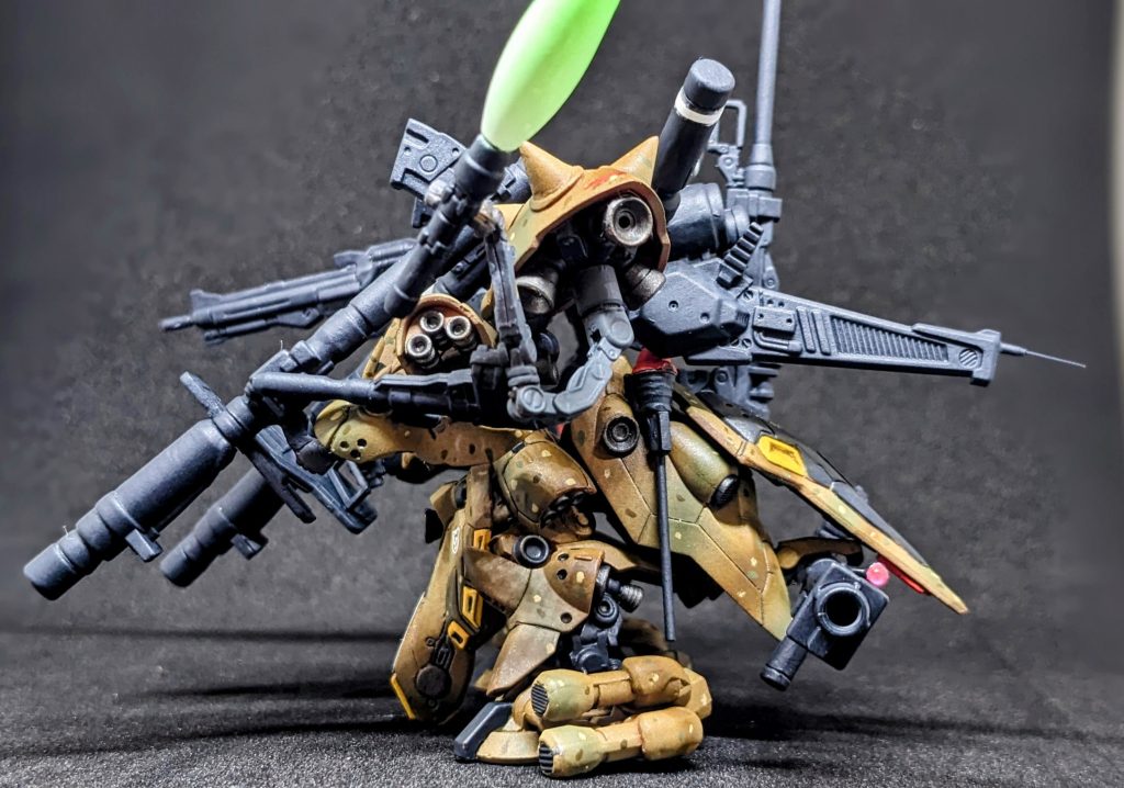 シャア「私の乗るMSはあるのか?」ナナイ「我が軍の残存戦力と物資を考えると新しいMSを用意するのは現実的ではないですね。先ほどの作戦で大佐のナイチンゲールの損傷は40%ほどです。整備班の提案では修復と同時に重力下仕様への換装を行い、武装類はレウルーラに残っている物を取り付けるという案があります。」シャア「ナイチンゲールが使えるのならそうしてくれ。」ナナイ「かしこまりました。急拵えなので詳しい仕様は直接整備班に聞いてください。」