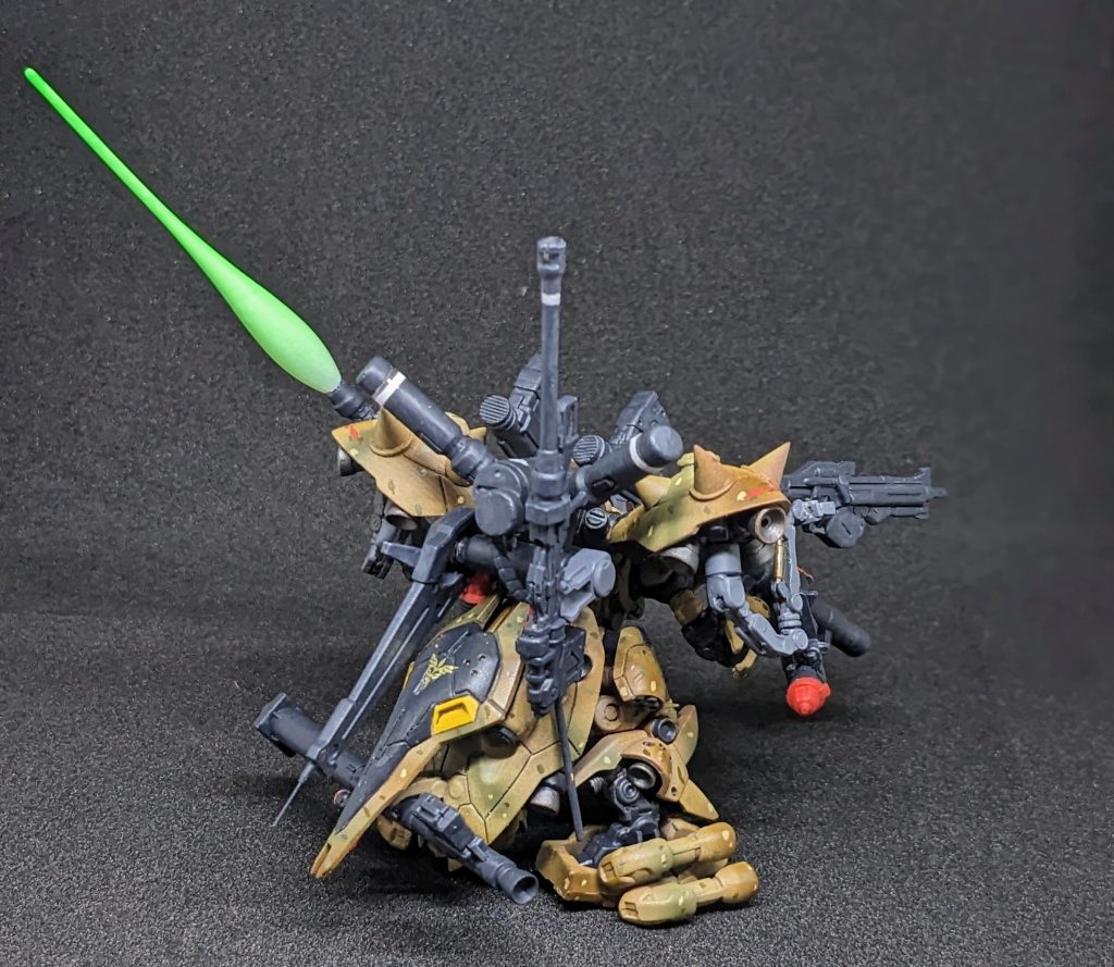 ~ブリーフィングルーム~ナナイ「我が艦隊は部隊を3つに分けMS部隊を地球に降下後、それぞれが各個連邦軍残党主力拠点のマスドライバーを攻撃。宇宙に上がる前に撃破します。」ナナイ「マスドライバー破壊後は拠点に残った残存勢力を殲滅してください。殲滅後、地球のネオジオン領にて用意したHLVで地球圏を脱出します。」シャア「この作戦、必ず勝たねばならん。地球に残ったノミどもを粛清し、今度こそ我々の手で人類を覚醒に導くのだ!」