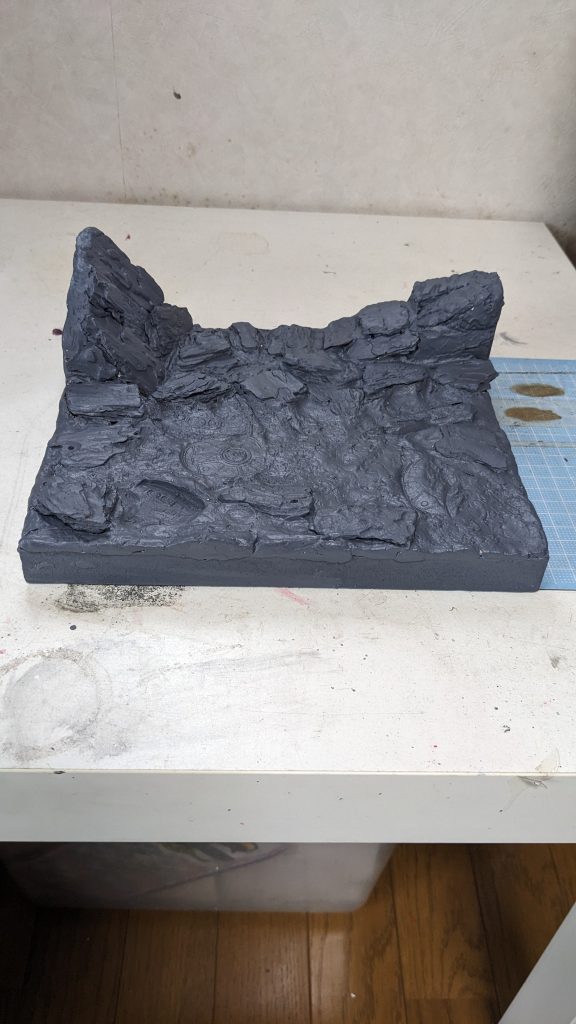 土台はこんな感じに。ここから明暗をつけて最後に白とグレーでドライブラシをして仕上げました。