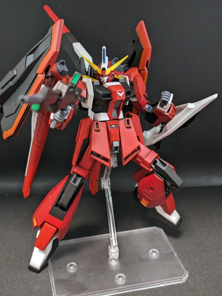 スタビライザーをあげるだけでZっぽい！頭だけインジャのくせに！ビームキャノン、実はスミ入れしてません。エッジが黒サフうす見えしてるだけで、遠目にスミ入れしたようになってますね。一応スミ入れはしてますが、全体的に暗い赤なのでちょっと分かりづらいかな。しなくてもよさそう。トサカとビームライフルにだけは付属シールを使ってます。