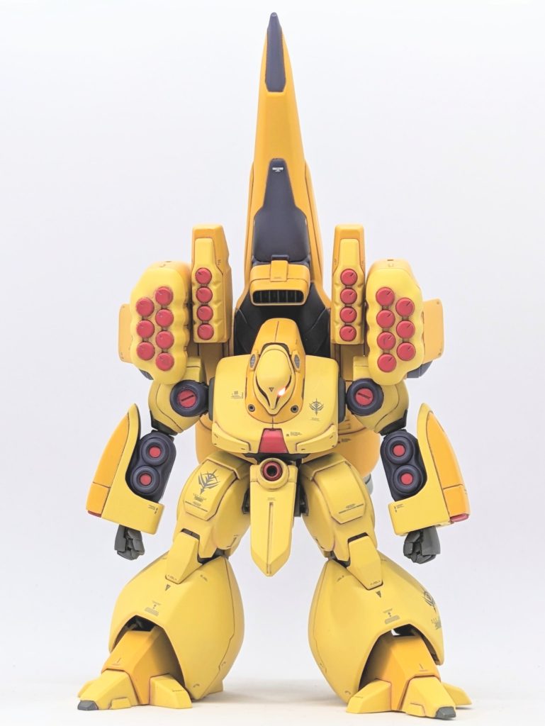 このキットは色毎のパーツ分割がされていない部分が多いので、マスキング大会で超大変でした…!なんせタミヤのマスキングテープとボディ黄色がほぼ一緒なのでたくさんミスしましたぞ!