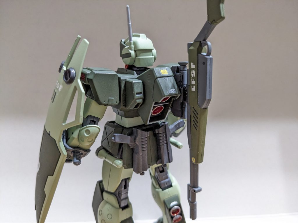 スナイパーライフル、ビームピストル共にネオジム磁石で、マウントしています。その為、ビームサーベルをサイドスカートに変更しています。