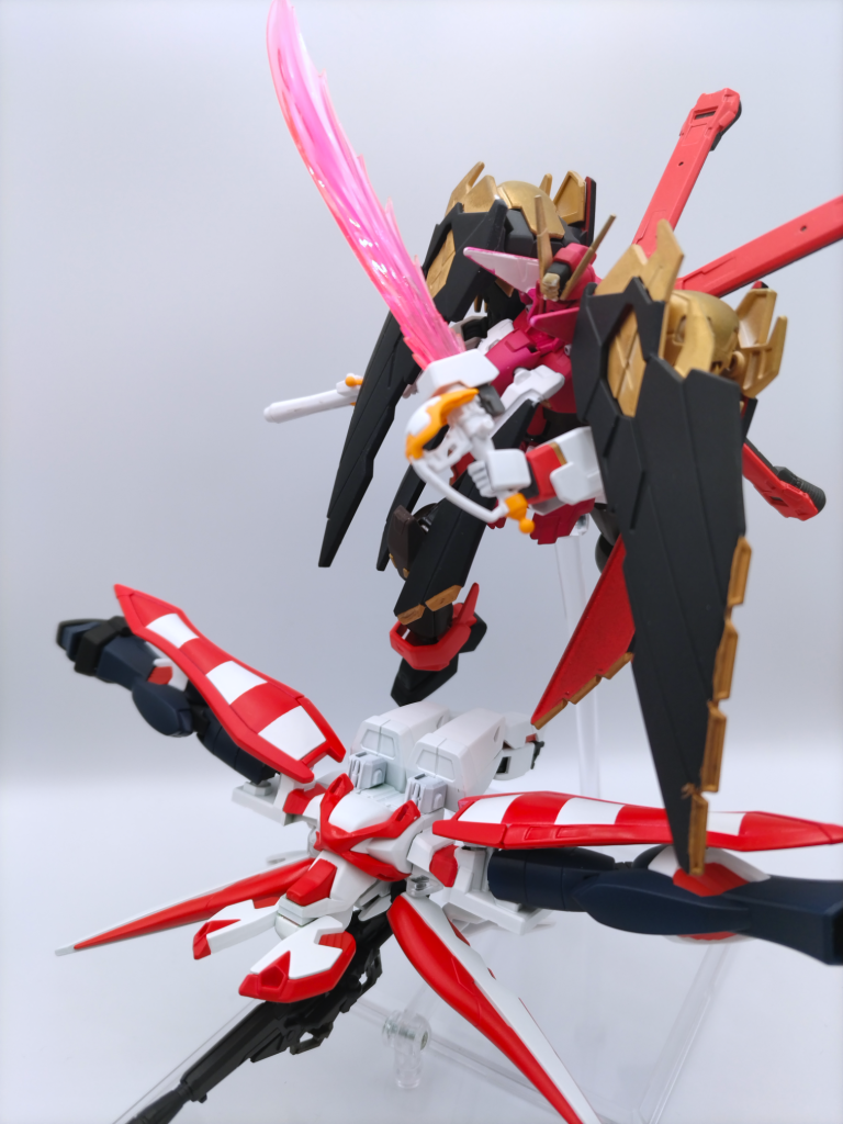 蜃気楼鳥で、宝鐘マリン専用クロスボーンガンダムX0と一緒に。X0フルクロスを牽引？している感じで撮りたかったですが、アクションベースの都合上こんな感じで…。