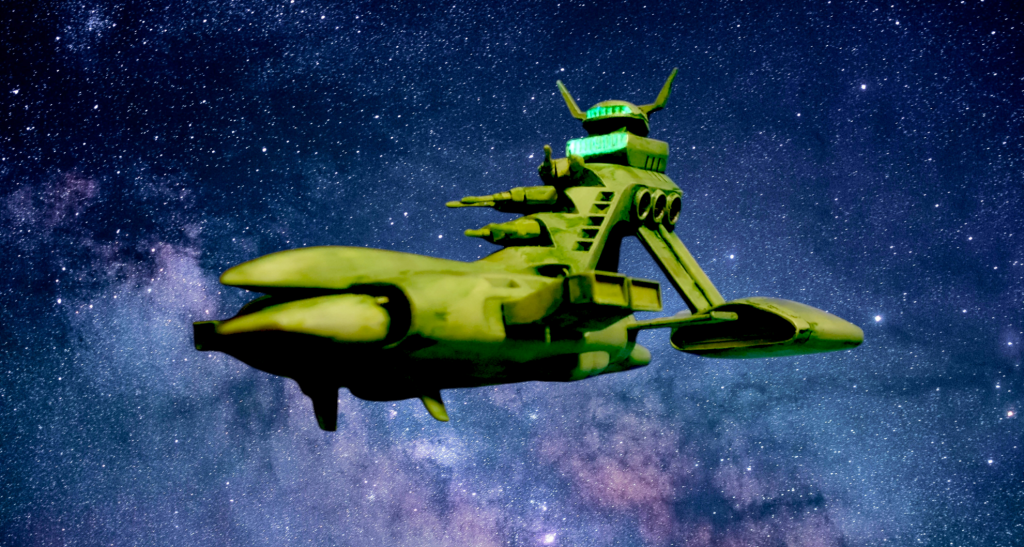 第一艦橋のデザインはオリジナルで変えております。こだわりポイントは主砲の回転と仰角可動です。某宇宙戦艦ぽくなりますよね(笑)