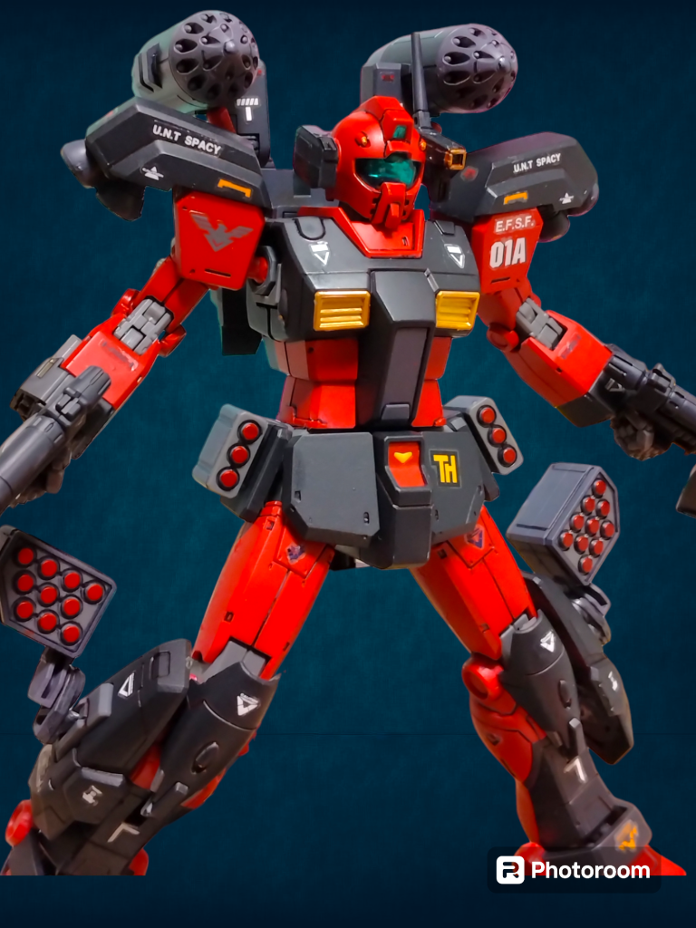 今回はミサイルを活かしたくて、オリジンジムのミサイルポッドとバックパックはガンキャノンのスプレーミサイルユニットを選択一年戦争の最終盤を想定してるので、Mk2のバルカンポッドも試作型という設定でくっ付けました