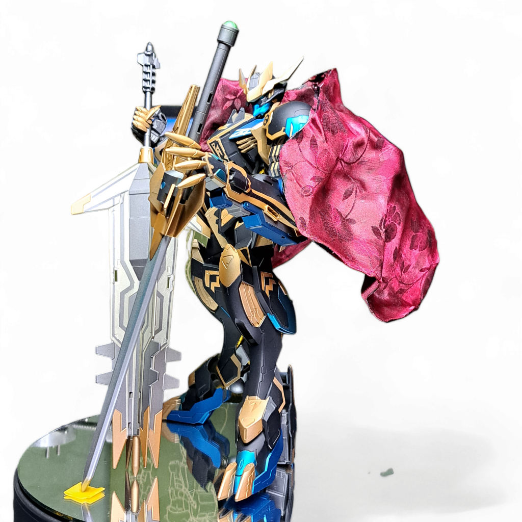 プラ板に生地を張り付けマントを自作しました。