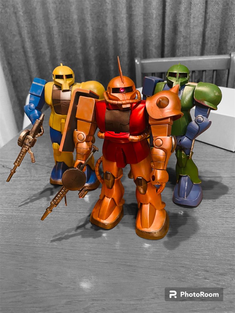 旧キット1/100ザク揃って。