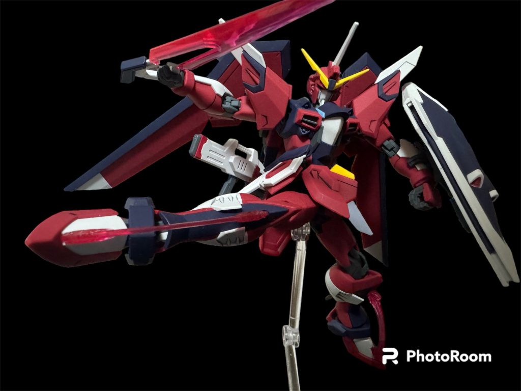 キックのポーズが難しいですね😓フリーダムと一緒に艶消しをしようと思ったので、完成が遅れました。塗り分けが少ない分ジャスティスの方が楽でした。ご覧いただきありがとうございました😊