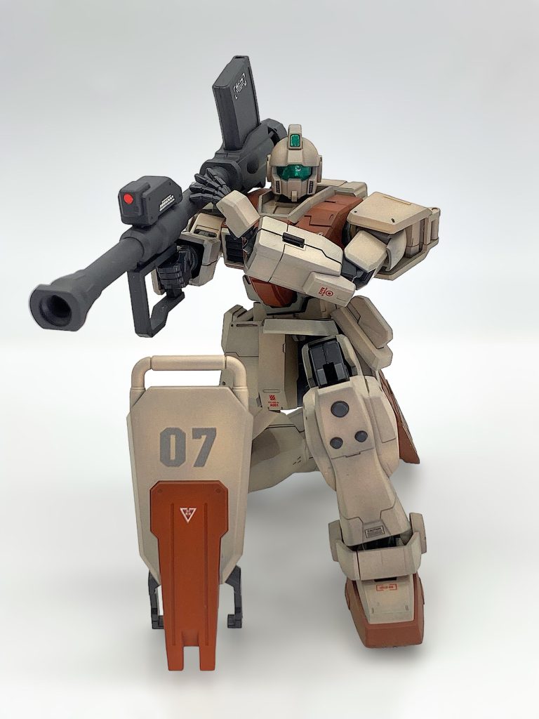 陸ガンと共通パーツが多いので装備もしっかりしてるし、膝立ちもバッチリ！