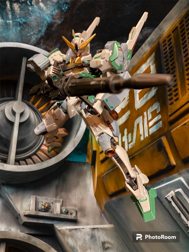 一機があっという間に蜂の巣になったかと思うと、シルフが宙を舞い他の機体もビームサーベルで切り裂かれてゆく。「こいつ、ただの作業用MSじゃねぇのか⁉︎」敵機の弾幕をかいくぐり、瞬く間に海賊船のブリッジに銃口が突きつけられる。シルフの活躍により、宇宙の海賊たちは一網打尽となった。オペレーターをはじめ、水星の老人たちも歓声に沸いていたが、その中で僕はひとりデータストームの熱にうなされていた。「熱い、あついよ、ママ。」