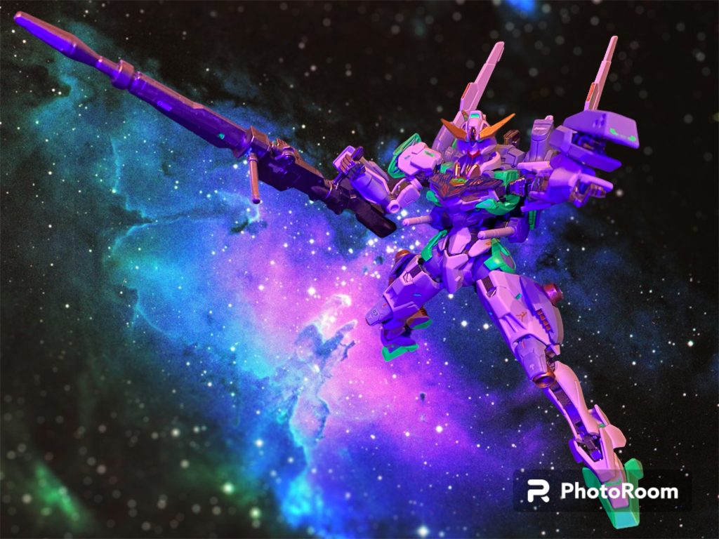 大した装備も無いのを見て、まずはこちらを無力化するつもりなのか、シルフに近づいてくる。「目には目を、歯には歯を。この人たちは自分たちが犯した罪にまだ気付いていないかも知れない。だから、身をもって教えてあげないとね、エリィ?」「ママを傷つけるヤツは許さない!」シェルユニットが輝くか否か、無防備にも至近距離に近いた海賊のMSに向かって、シルフの腕部コンテナに隠されたガドリングが火を吹いた。