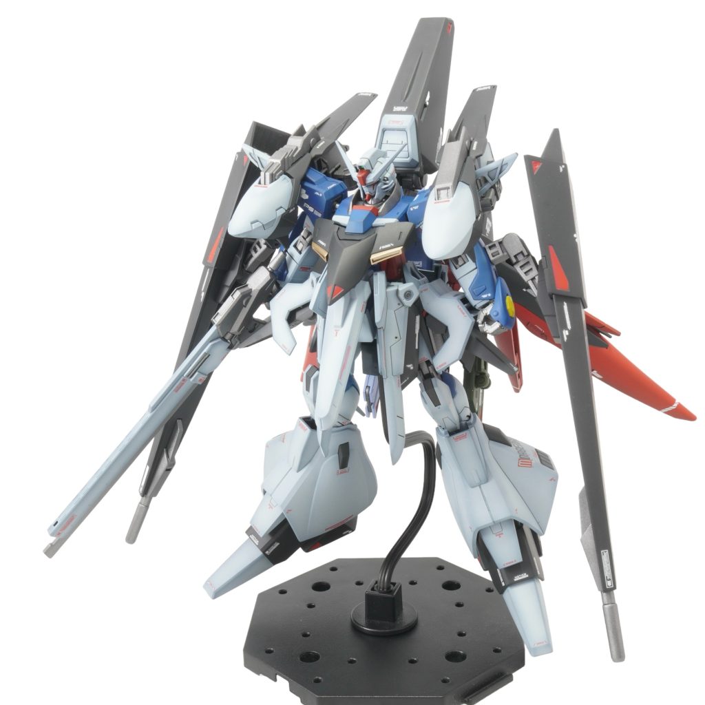 パーツが多すぎてポージングが難しいのが難点。立ち姿以外は諦めました。