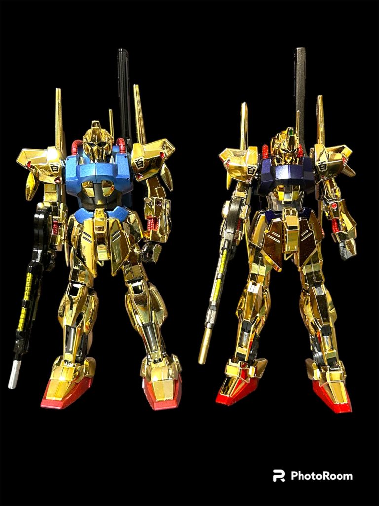 旧HGの百式と並べて見ました。全体的にスマートですね。個人的には旧HGのマッシブな感じの方が好みですね。これ…ミキシングしたら理想の百式になるのかしら？？www最後までご覧いただきありがとうございました。