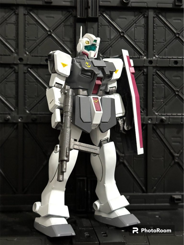 本体は基本的にいじらずに、合わせ目消しと後ハメ加工のみにしています。変更点頭部アンテナシャープ化各場所の後ハメ加工追加装甲胴体部分のアーマーは0.5mmと1mmのプラ板でスクラッチしています。こちらについては製作記録に載せましたのでよかったらご覧くださいw劇中ではハイゴッグにやられまくっていた印象ですが、胴体にライトアーマーを装着して防御力を上げたという脳内設定です!