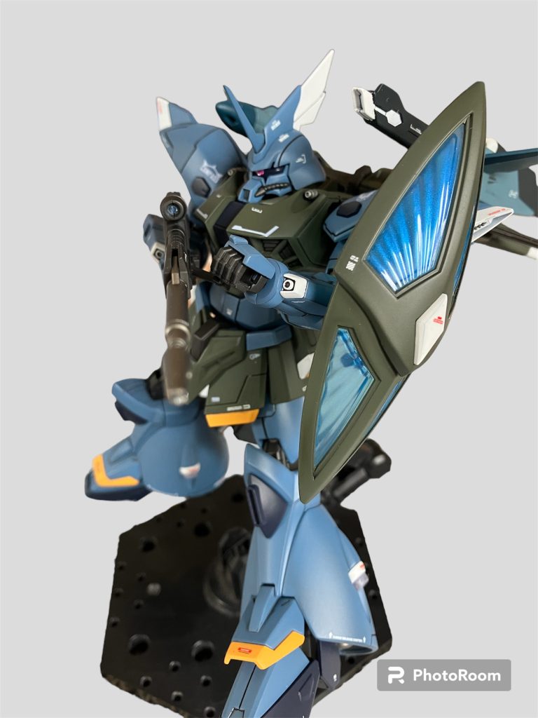 ライフル構えてます