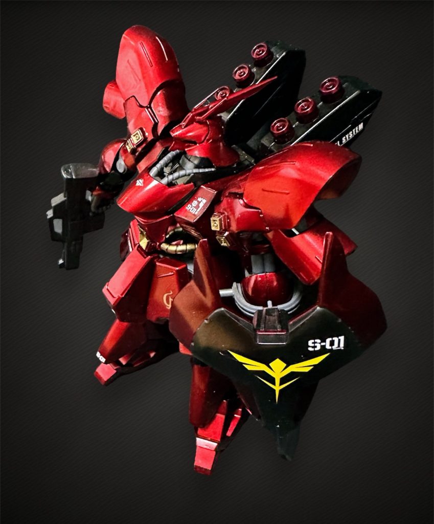 RGのデカールを使っていまして、こちらも水転写式デカールという初めての試み。難しすぎて何度も失敗しました。