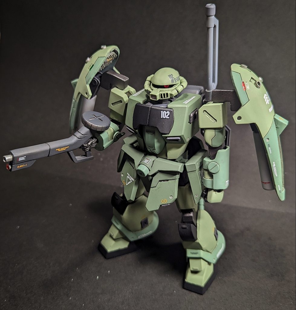 フルスクラッチ…と言いたいところですが、ビルダーズパーツも一部使用しているため、ビルダーズパーツを素体に足りない部分をスクラッチした改造ガンプラです( `・ω・´)(まあでも、ハンドパーツ以外は全部スクラッチしたんですがw)