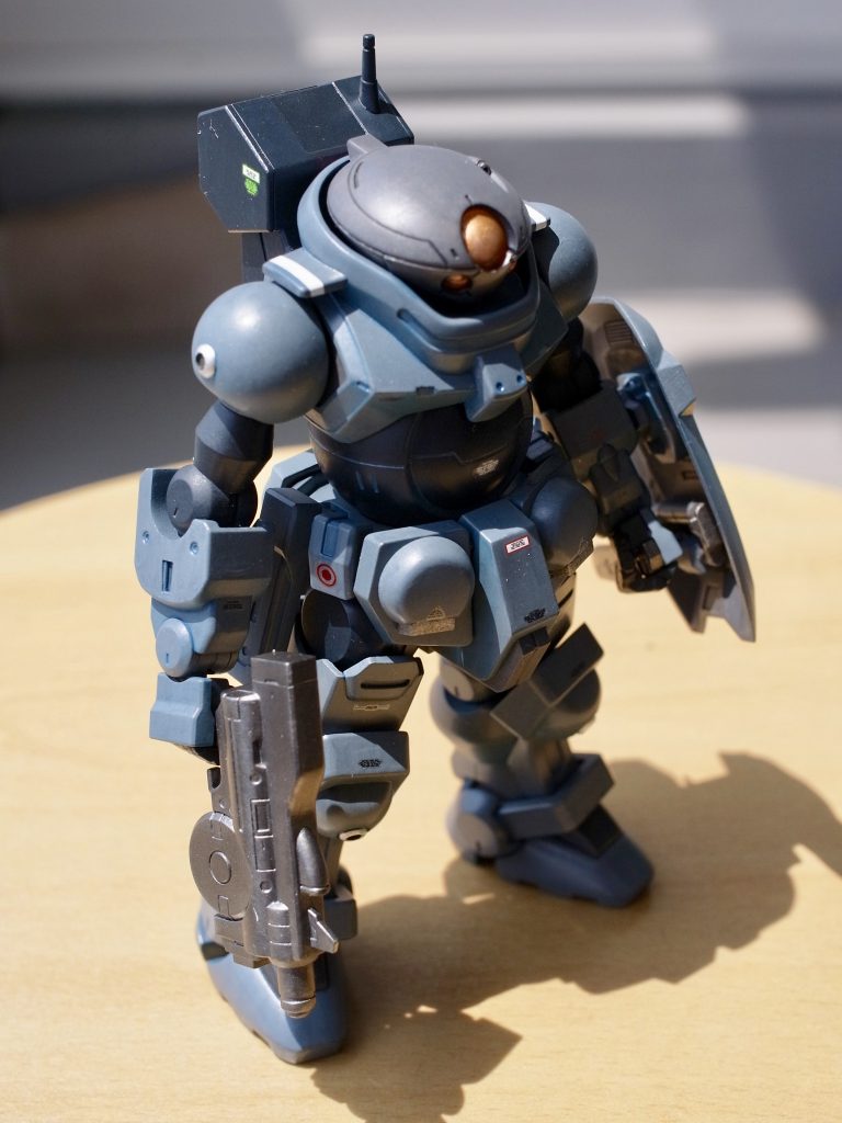 アクリルガッシュのグレイッシュブルーは特にお気に入りの色で、絵を描く時にもよく使ってます。