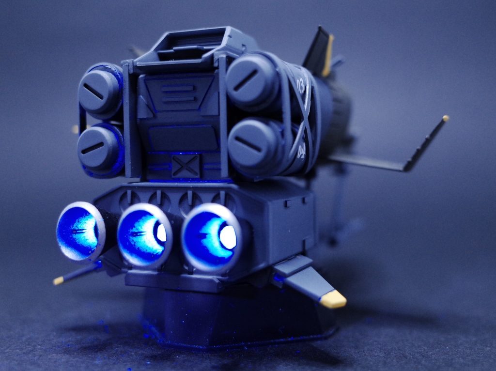 バーニアノズルも蛍光クリアで塗装