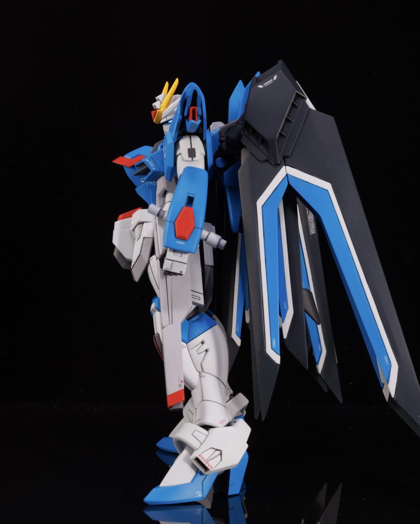 ウイング(小羽根)を可動化し開閉加工(ネオジム埋込)ホワイトライン部は接着しパテ埋めスジ彫り復旧