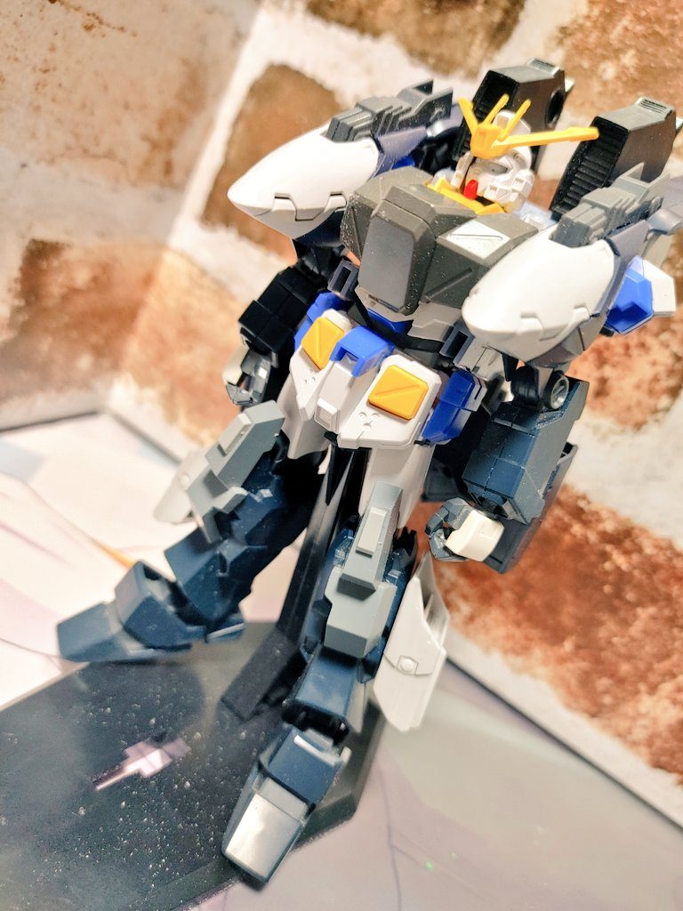 配信3回目での進捗こんな感じに武装を足し算していって形になりました。塗装はガンダムマーカーとガイアカラーをエアブラシで塗装しました。