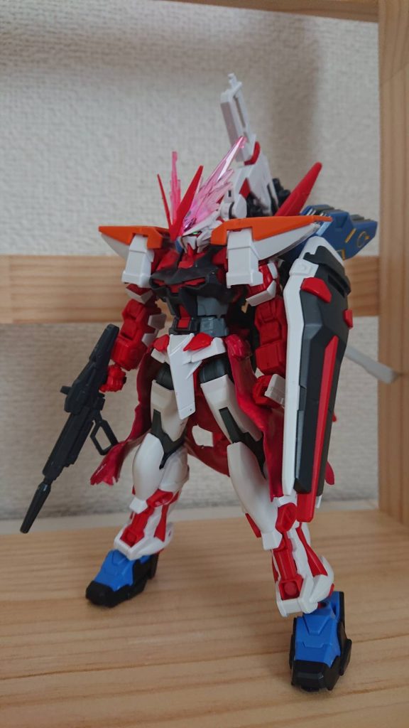 専用のフレイムウィザードユニットとドッキングすることで名前が変わり「ガンダムヴィネフィクスレッドフレイムウィザード」になる。アンテナ付近からビームのアンテナが生成される。追加の武装として、対艦剣レイティスアソード、多目的兵装ディスレスターが追加される。