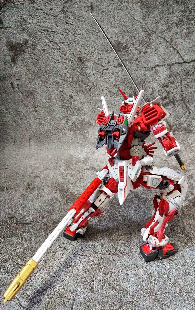 ガーベラ・ストレート(菊一文字)は、ちゃんと鞘があるので様になりますね。