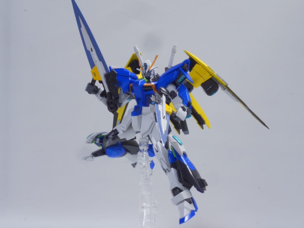 ーーーーーーーーーーーーーーーーーーーーーーーーーーーーーー GNソードⅡロングをベースに改造された、GNソードⅡバレル。刀身部分のみでライフルとして稼働できるよう改造されている。銃身上部にセンサーも追加されているため、射撃精度も損なわれていない。ーーーーーーーーーーーーーーーーーーーーーーーーーーーーーー