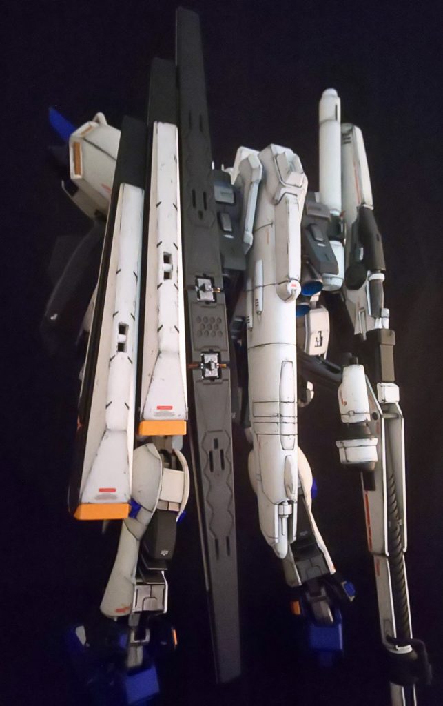 フィン・ファンネルが3機搭載されてます。ちなみに試作段階で分離、変形機構がなくウイング状のパーツがほぼなくなっています。