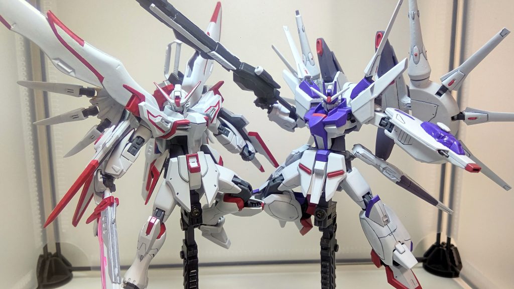 最後に自作デスティニーと。どちらも白ベースの機体色にしたので統一感出せて良かったです。ここまでご覧いただきありがとうございました。良ければ過去作も是非ご覧ください。