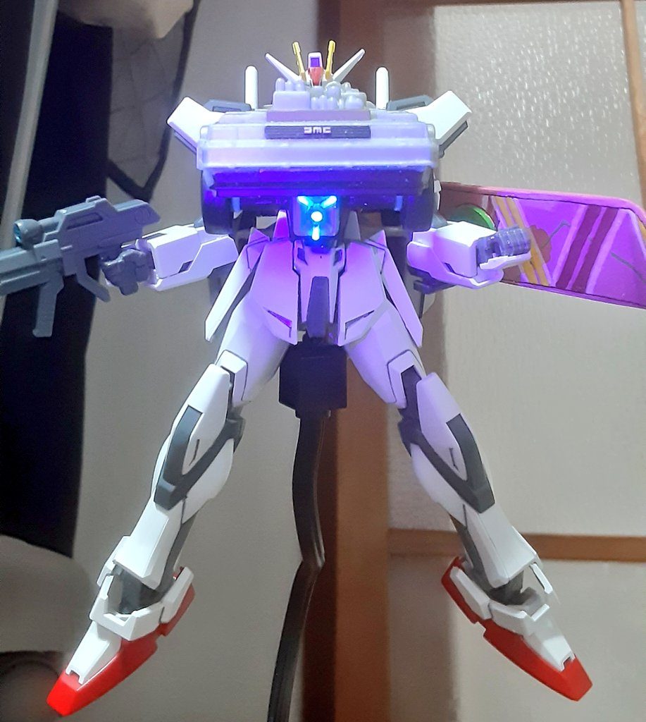 胸パーツから可動式のビーム砲、受けた相手の時間を停止させるタイムストップ砲を装備！