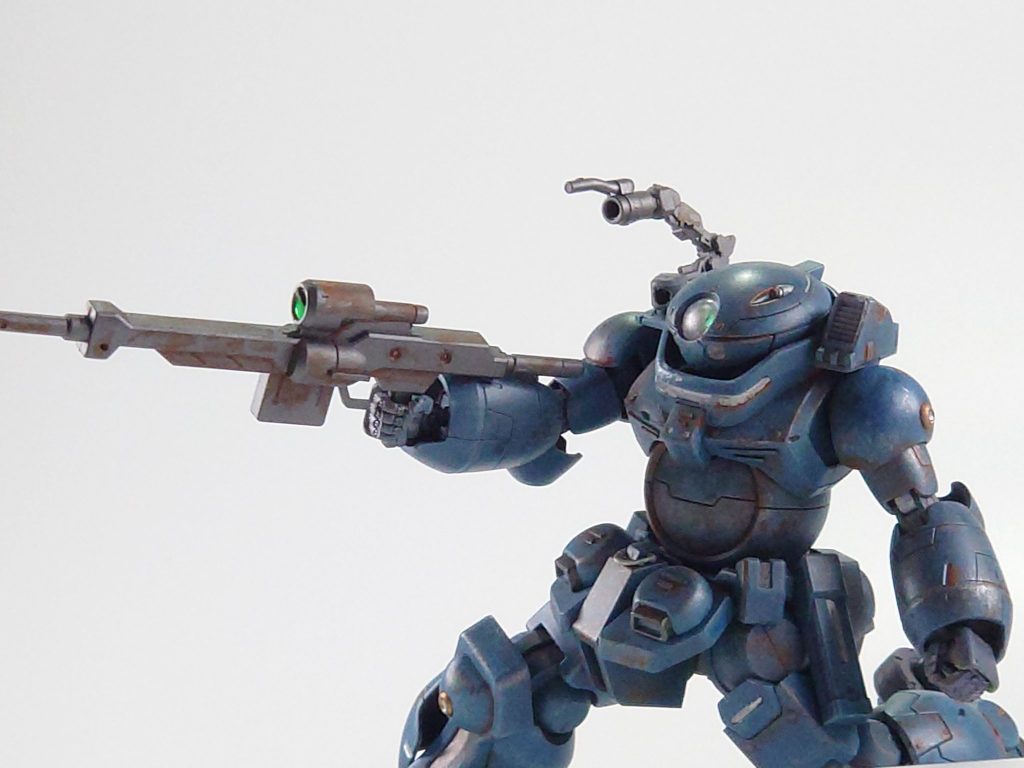 ライフルを構えての射撃ポーズです、やはり錆さび