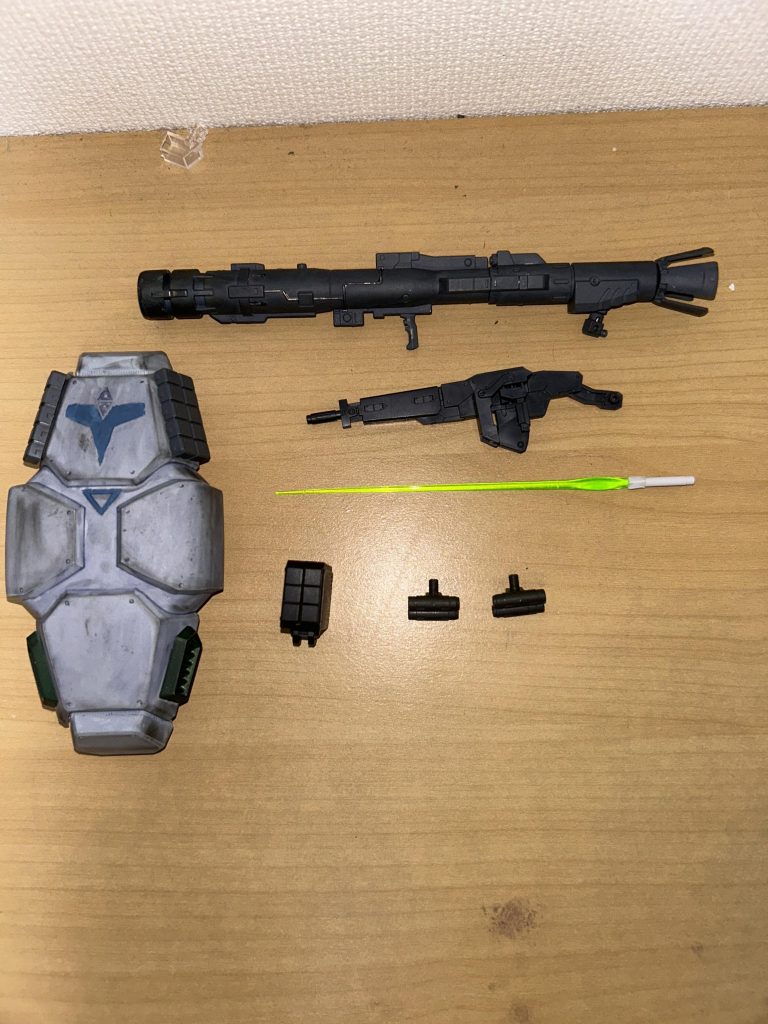 武器は・ビームサーベル・専用マシンガン・6連装ミサイルランチャー・ビームバズーカ・ラジエーターシールド改・ラジエーターシールド改付属12連装ミサイルランチャー×2・腰部多目的ランチャー 以下、それっぽい妄想設定。