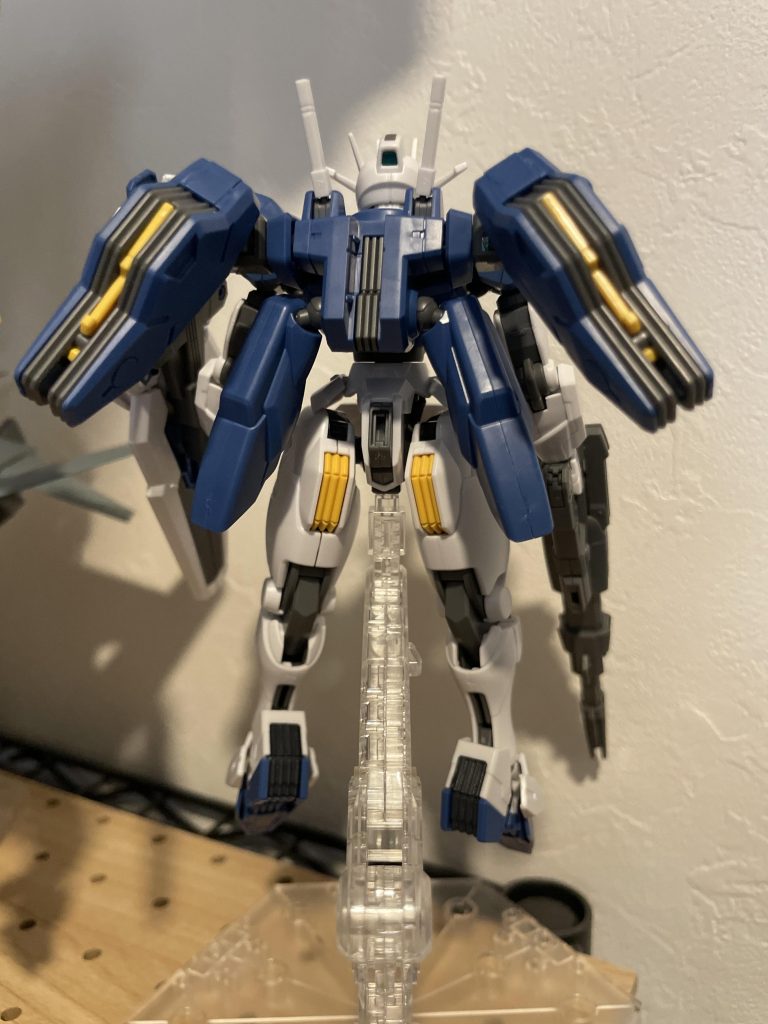 アキレス腱のところもグレーに塗装。Mr.カラー　ガンダム　MSファントムグレーです。