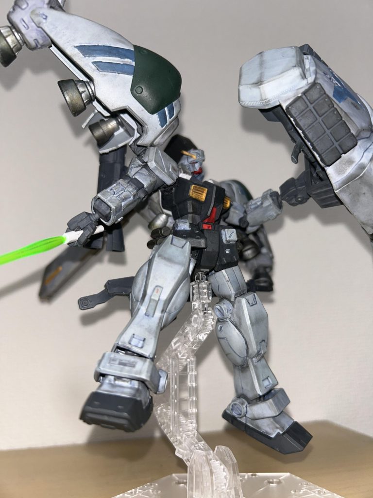 また、本機にはガンダム試作2号機と同型のパーツや改修型などGP計画の面影が見られるが、これはアナハイム・エレクトロニクスがGP計画の技術を表立って使えるようにするため、という説がある。