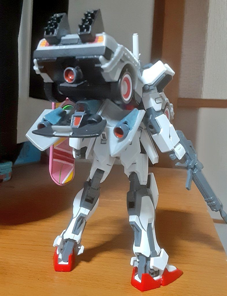 ドッキング後。後ろ姿。車の後ろ一部分からバーニアが出せるように可動式にしています。