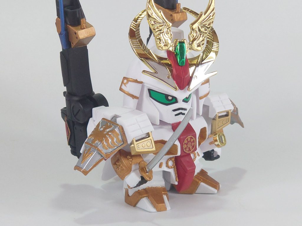 刀を構えて、金はシタデルのRETRIBUTOR ARMOURを使いました、異様に発色と隠ぺい力の高い赤金ですね、お値段もいいですが…