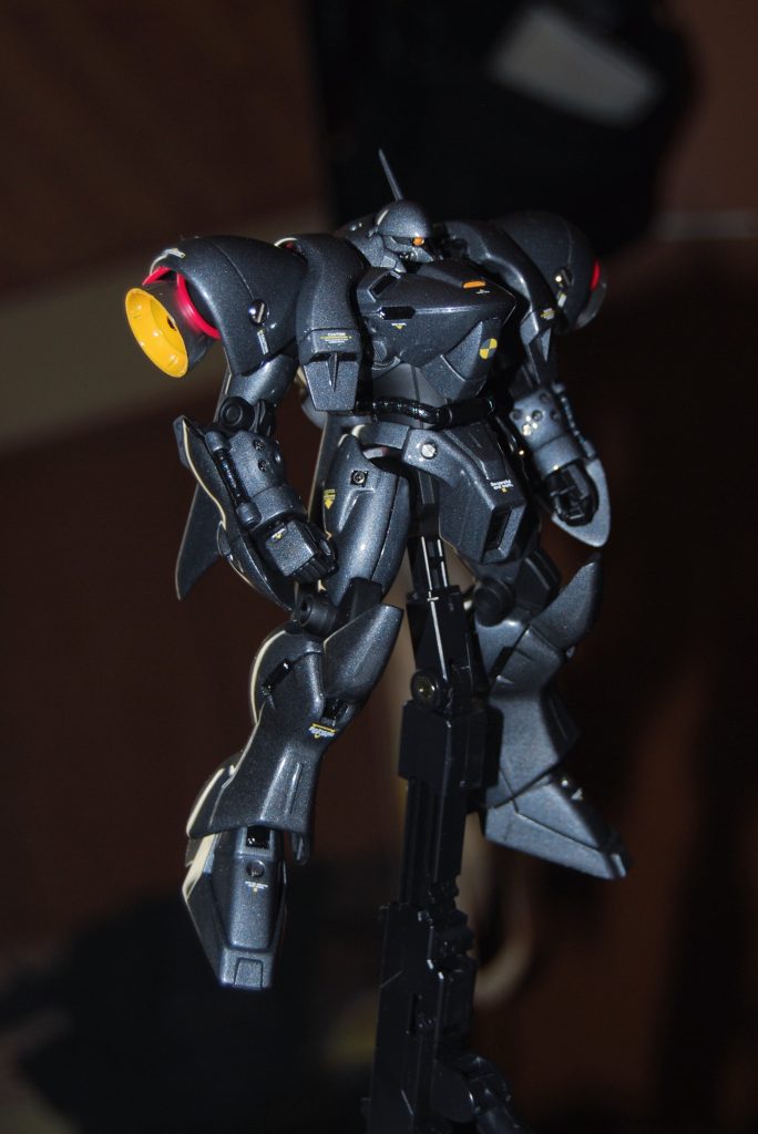 MSというよりレーシングマシーンを意識して製作してみました。缶スプレー難しいですね…吹きかけすぎでディテールが潰れてしまってこってりした感じに…パテ埋めにも苦労しましたが、穴あけ加工やメタルパーツの取り付けは結構楽しかったです^ ^