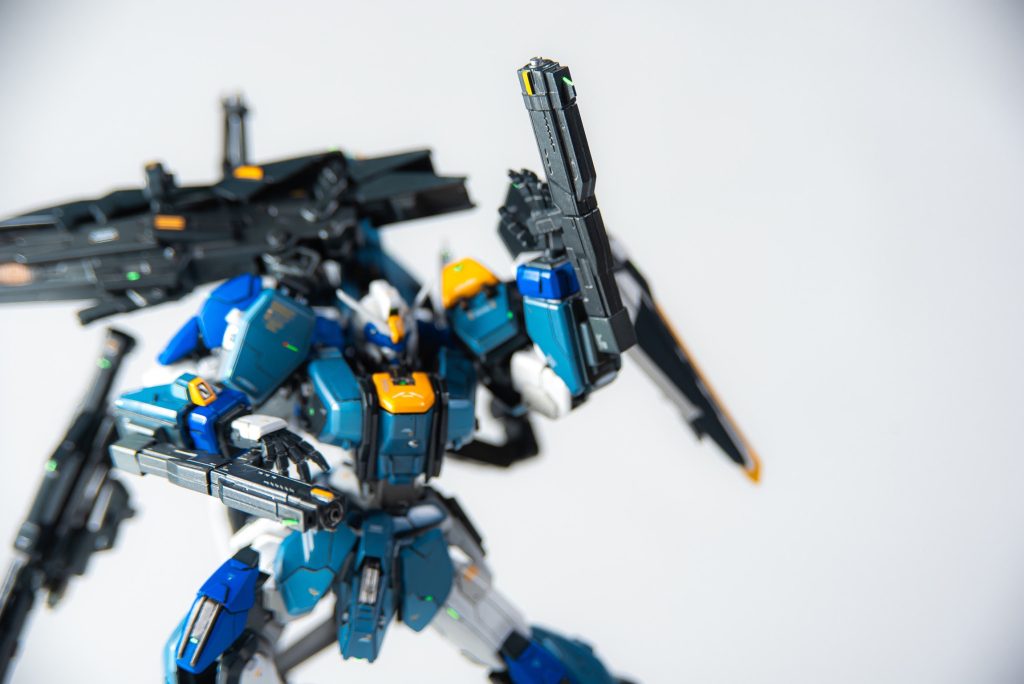 両腕部に小型ライフル増設