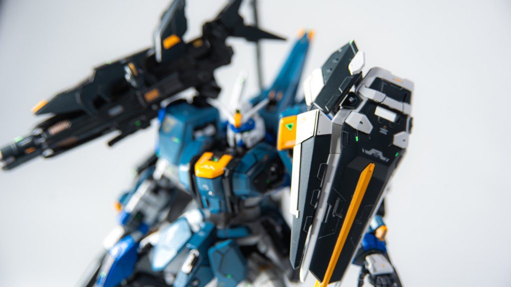 シールドはミニシールド増設し、ジェスタのようなアーム式シールドへ改造。