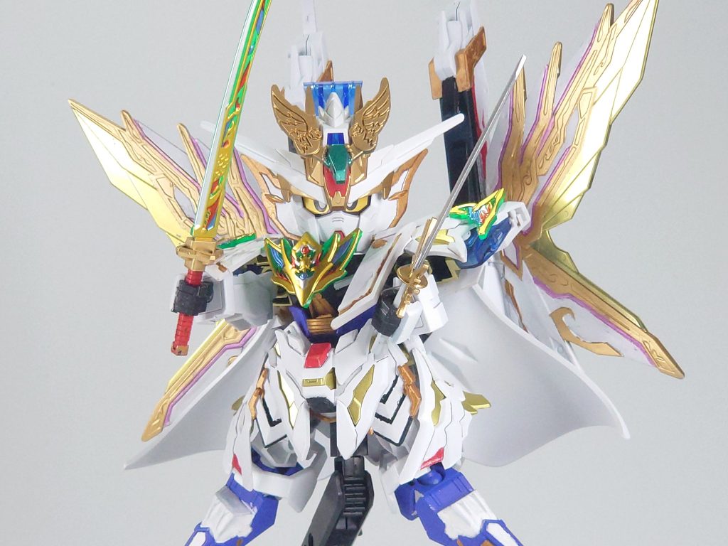 刀を二本構えてのポーズです感のいい人はお気づきかもしれませんが可動範囲は死んでます…