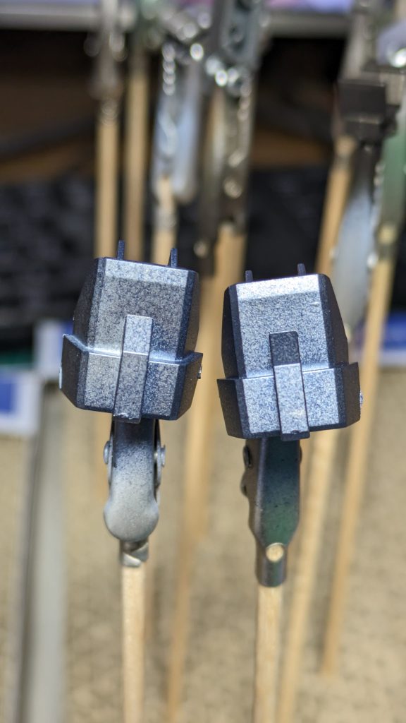 塗装後のトップコートでものすごいザラザラになりました。ガンマカとの相性が悪いのですね・・・。