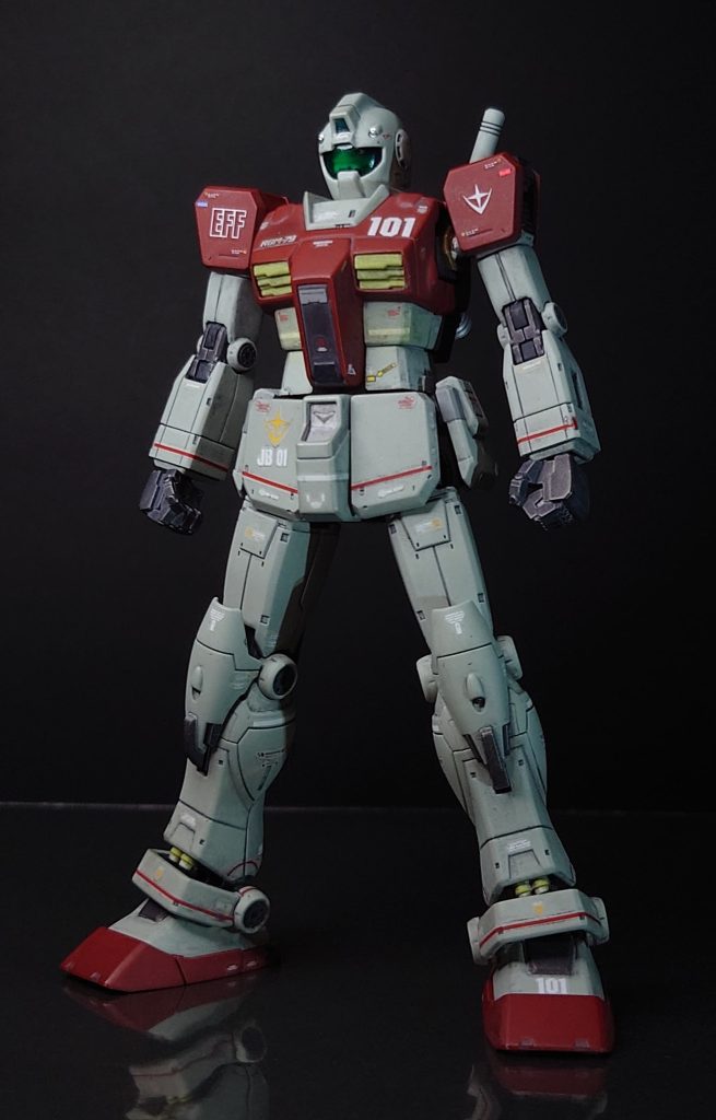 武装なし素体での素立ちショットです。今回〈オリジンジムのディテール〉と〈マスターアーカイブ ジムの頭身&デザイン〉のいいとこ取りを目指した結果、自分好みのジムを作ることができました。なお、足首を延長させつつシリンダー的なディテールを加えたので、いい感じでチラ見えする所も気に入っています☺️☺️