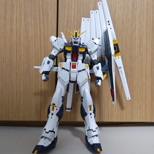 RGのνガンダムを作ってました！これから墨入れとシール貼りします！