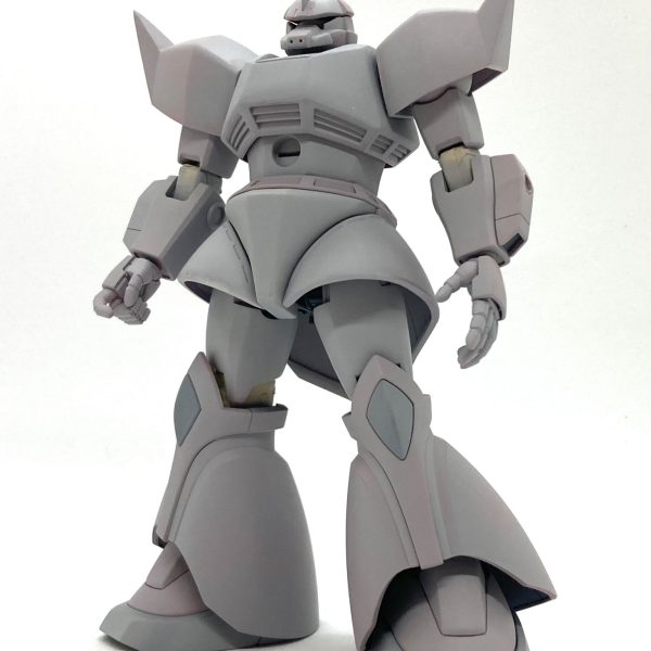 プレバン！ ＨＧ 1/144 ジョニー・ライデン専用ゲルググを作っています！えっ！？   HG シャアゲルじゃないかって？あ…  そうですけど…  だって…ジョニゲルはまだ届いてないんですもん(๑˃̵ᴗ˂̵)ゞ到着を待ちきれず、在庫になっていた大佐のゲルに手を付けてしまいました。プレバン届いたらバックパックと武器だけ作りま〜す♪(´ε｀ )（6枚目）