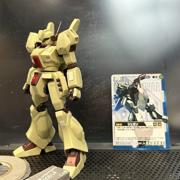 リモートでガンダムウォーにかこつけてガンプラの制作が遅くなってます。お父様、申し訳ありません。 ジェガン（アクシズショックver）少しずつですがスジ彫りプラ板でのディテールアップして通常のジェガンカラーに塗装しようかなと思っています。（1枚目）