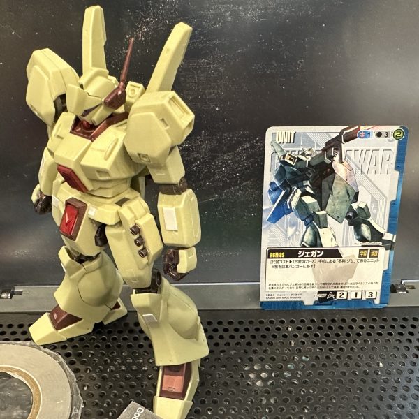 リモートでガンダムウォーにかこつけてガンプラの制作が遅くなってます。お父様、申し訳ありません。 ジェガン（アクシズショックver）少しずつですがスジ彫りプラ板でのディテールアップして通常のジェガンカラーに塗装しようかなと思っています。（2枚目）