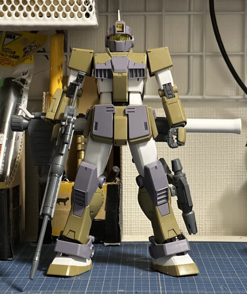 作品名：<p>ＭＧ ＧＭスナイパーカスタム ＲＧＭ-７９ＳＣ。 素立ち真正面のバランス取りの難しさに並行。 上半身の刑部と肩のラインが水平すぎる！！ あとは、リアアーマーにハイパーバズーカ装着(大河原イラストのアレ)させるとリアヘビー […]</p>